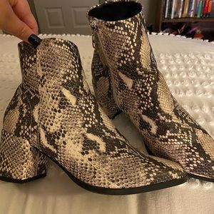 Snake skin madden girl boots